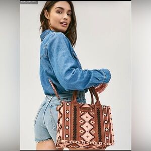 PRINT CROSS BODY CANVAS MINI TOTE